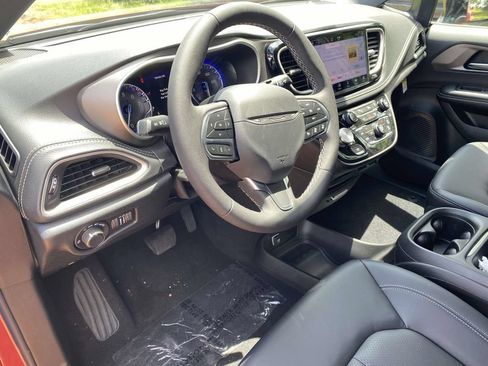 New 2027 Chrysler Pacifica Select FWD image 18