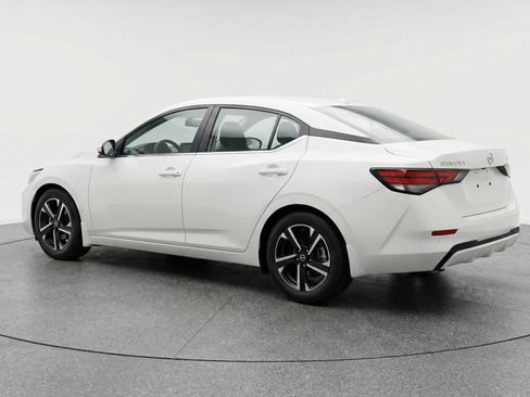 Used 2025 Nissan Sentra SV image 6