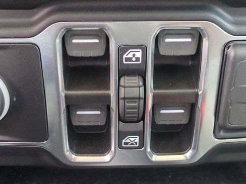 Used 2023 Jeep Wrangler Unlimited Sahara AWD/4WD image 26