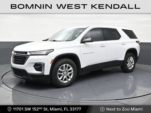 Used 2023 Chevrolet Traverse LS FWD image 1