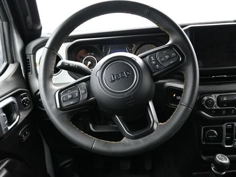 Used 2024 Jeep Gladiator Sport AWD/4WD image 14