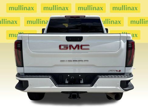 Used 2025 GMC Sierra 2500 AT4 AWD/4WD image 8