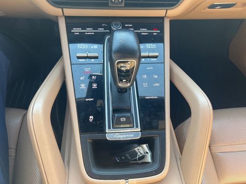 Used 2021 Porsche Cayenne AWD/4WD image 37