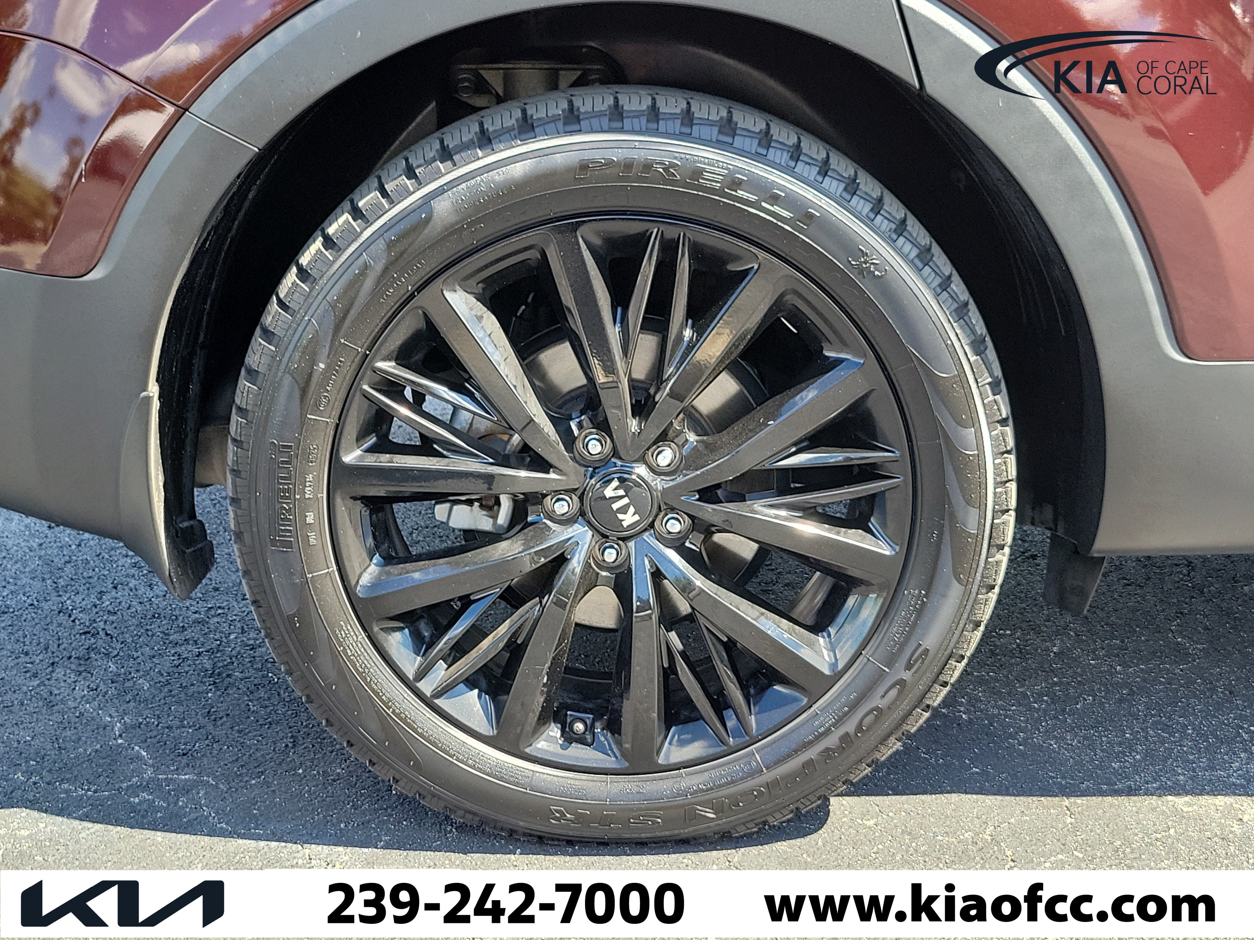 Used 2021 Kia Telluride SX w/ Towing Package FWD image 9