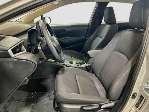 Used 2025 Toyota Corolla LE FWD image 17