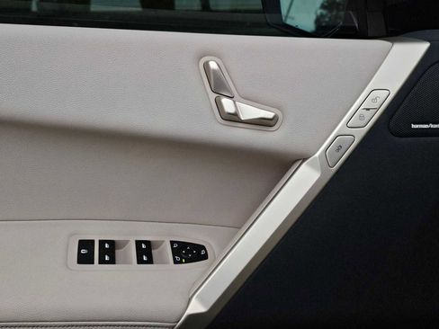 Used 2025 BMW iX xDrive50 image 23