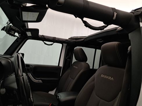 Used 2018 Jeep Wrangler Unlimited Sahara image 12