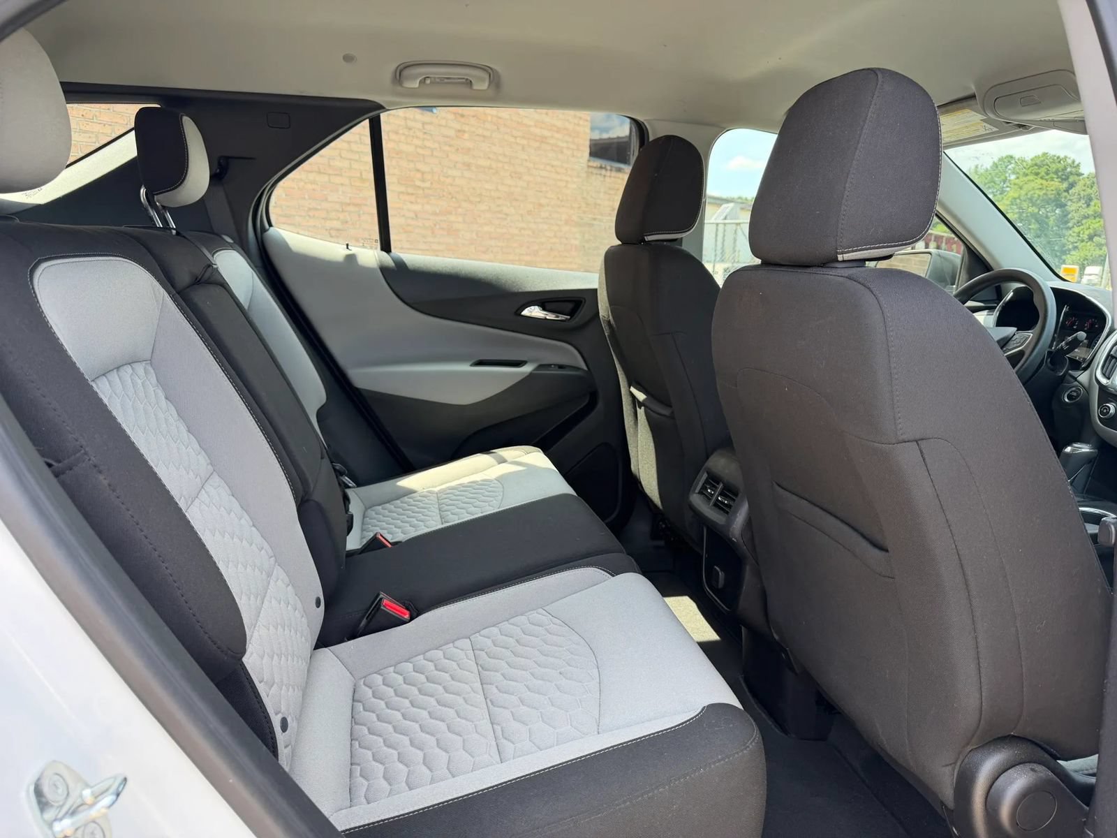 Used 2018 Chevrolet Equinox LS FWD image 12