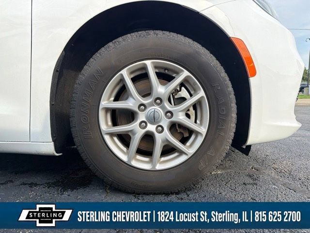 Used 2024 Chrysler Pacifica Touring-L FWD image 35