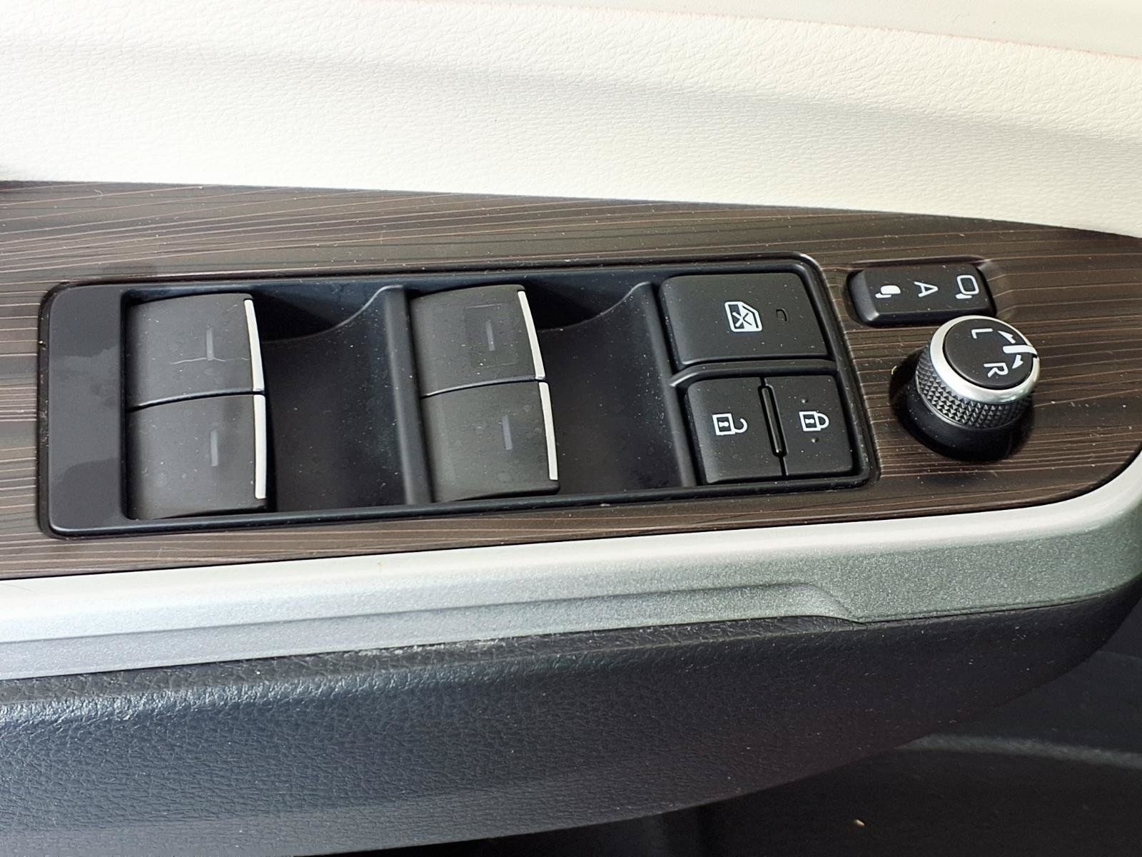 Used 2022 Toyota Sienna Platinum AWD/4WD image 13