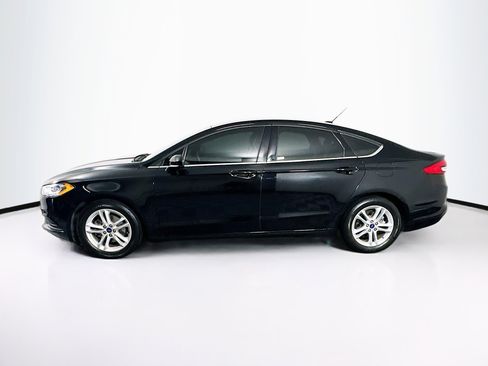 Used 2018 Ford Fusion SE w/ Fusion SE Technology Package FWD image 4