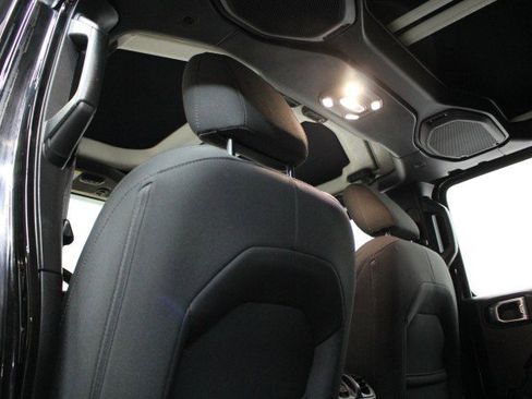 Used 2022 Jeep Gladiator Sport image 28