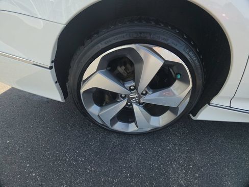 Used 2019 Honda Accord Touring image 10