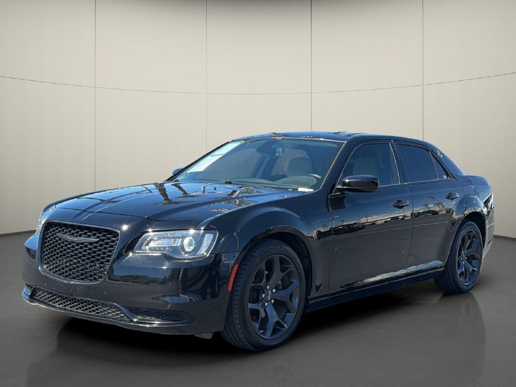 Used 2022 Chrysler 300 Touring w/ Sport Appearance Package RWD image 3