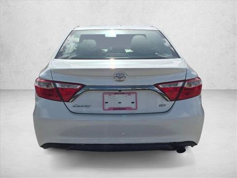 Used 2015 Toyota Camry SE FWD image 6