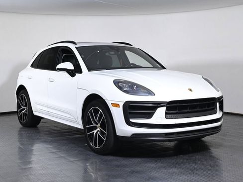 Certified 2022 Porsche Macan AWD/4WD image 9