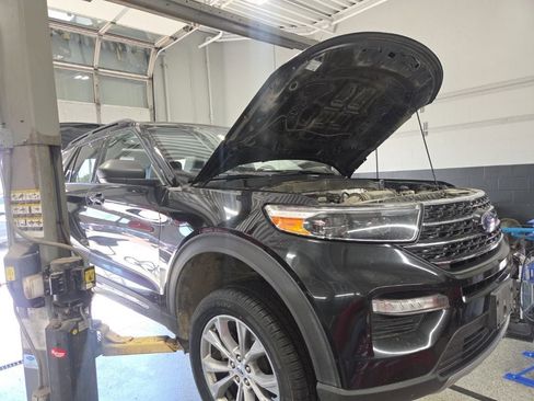 Used 2020 Ford Explorer XLT w/ Equipment Group 202A AWD/4WD image 1