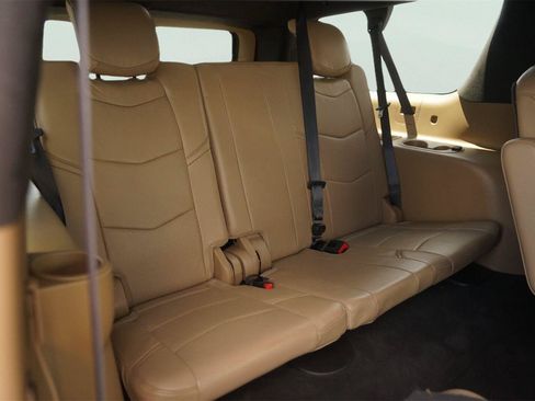 Used 2020 Cadillac Escalade ESV Platinum AWD/4WD image 16