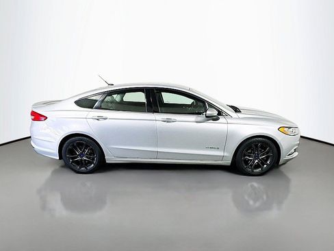 Used 2018 Ford Fusion SE w/ Equipment Group 601A FWD image 8