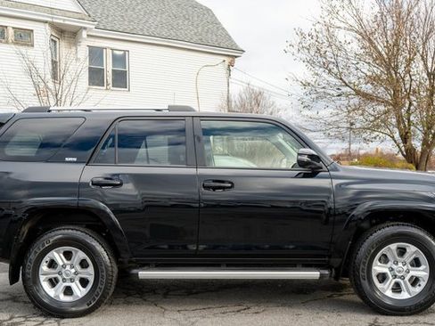 Used 2023 Toyota 4Runner SR5 Premium image 5