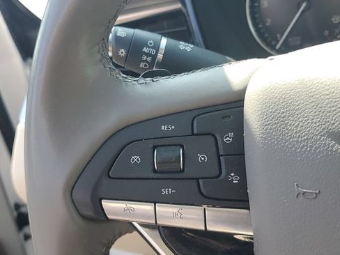 Certified 2024 Cadillac XT6 Premium Luxury w/ LPO, Floor Liner Package AWD/4WD image 17