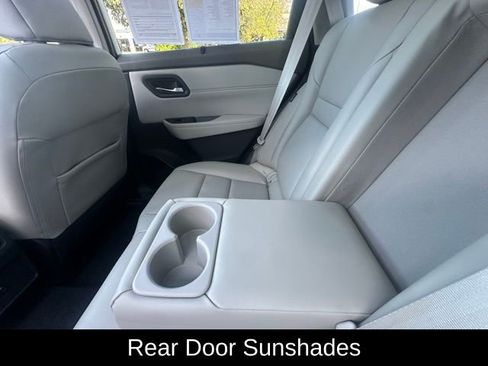 Used 2022 Nissan Rogue SV w/ SV Premium Package image 16