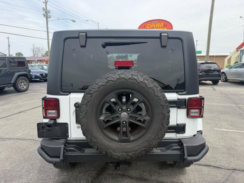 Used 2017 Jeep Wrangler Sahara AWD/4WD image 7