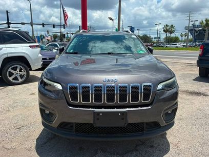 Used 2019 Jeep Cherokee Latitude Plus w/ Comfort/Convenience Group
