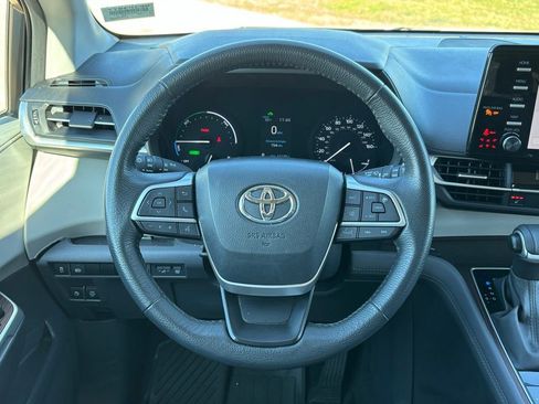 Used 2024 Toyota Sienna XLE image 19