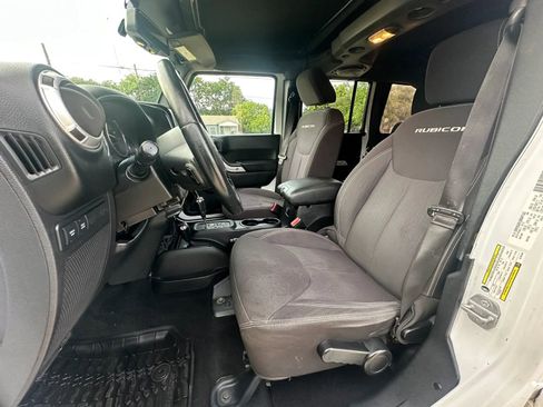 Used 2014 Jeep Wrangler Unlimited Rubicon w/ Connectivity Group AWD/4WD image 8