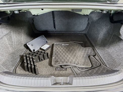 Certified 2023 Volkswagen Jetta SE w/ Panoramic Sunroof Package FWD image 23