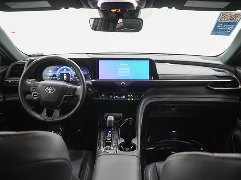 Used 2025 Toyota Crown AWD/4WD image 13