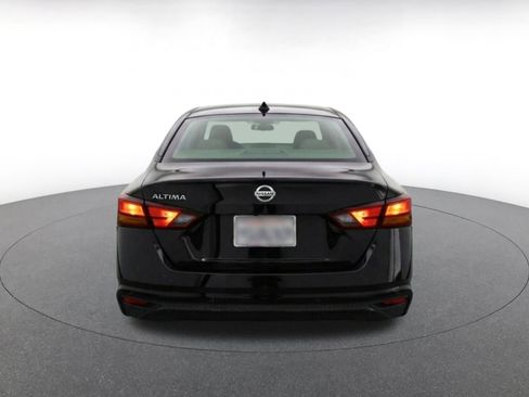 Used 2025 Nissan Altima 2.5 SV FWD image 8