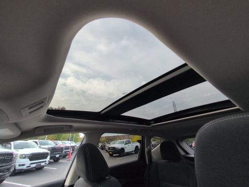 Used 2021 Nissan Murano SV image 2