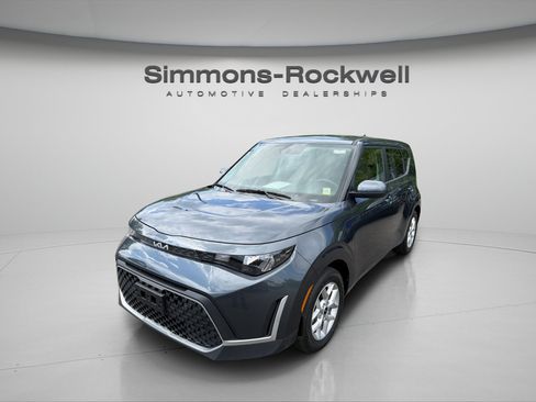 Used 2025 Kia Soul LX w/ LX Technology Package FWD image 1