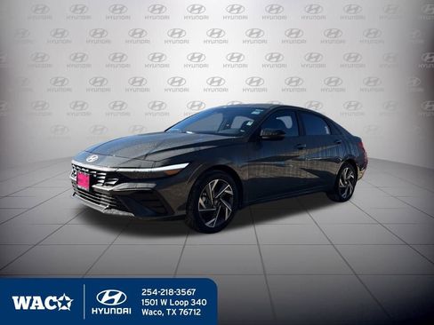 Used 2025 Hyundai Elantra Sport image 3
