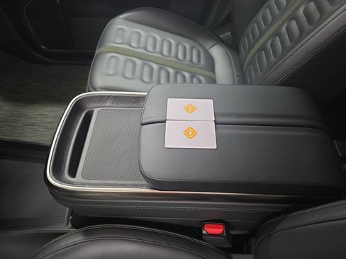 Used 2024 Rivian R1S Adventure AWD/4WD image 31