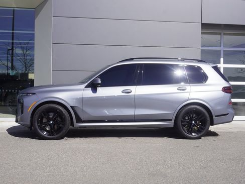 Used 2025 BMW X7 xDrive40i w/ Executive Package image 8