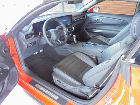 Used 2025 Ford Mustang GT Premium RWD image 7