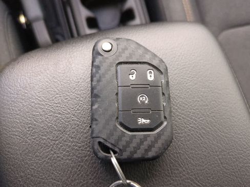 Used 2024 Jeep Gladiator Sport AWD/4WD image 27