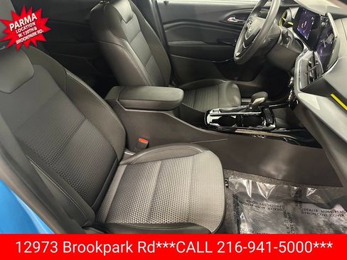 Used 2025 Chevrolet Trax LT FWD image 22