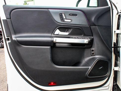 Used 2024 Mercedes-Benz GLB 250 4MATIC w/ Driver Assistance Package image 8