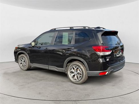 Used 2022 Subaru Forester Premium image 3