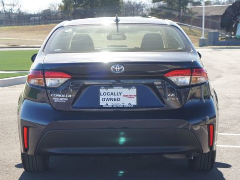 Used 2025 Toyota Corolla LE image 3