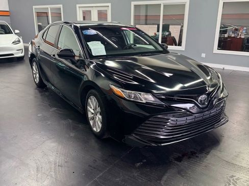Used 2019 Toyota Camry LE image 1