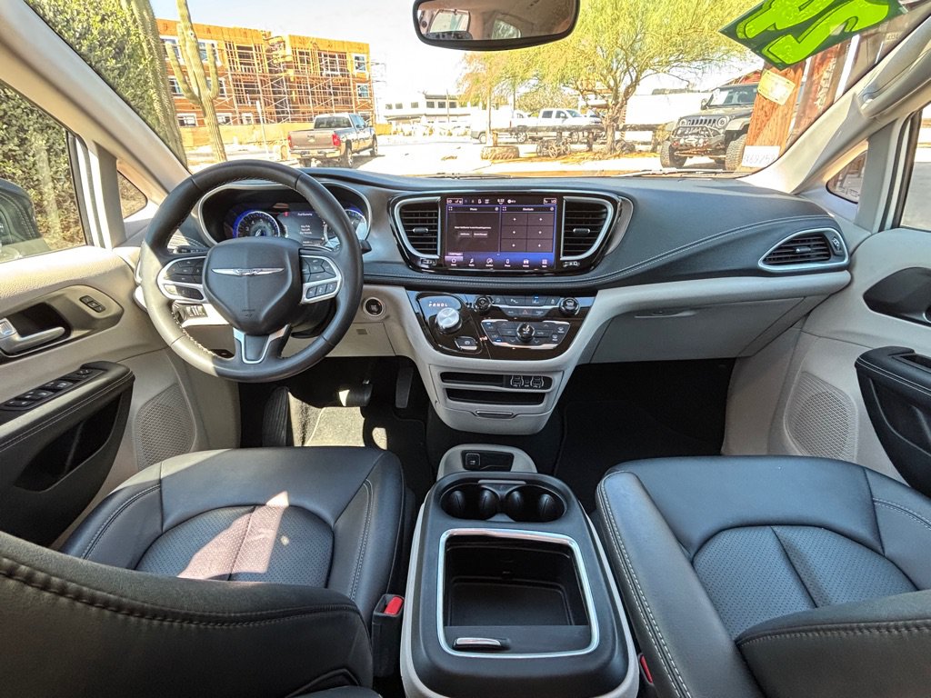 Used 2024 Chrysler Pacifica Touring-L AWD/4WD image 16