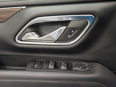 Used 2023 Chevrolet Suburban Premier image 24