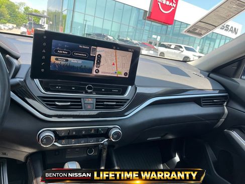 Used 2023 Nissan Altima 2.5 SR w/ SR Premium Package FWD image 16