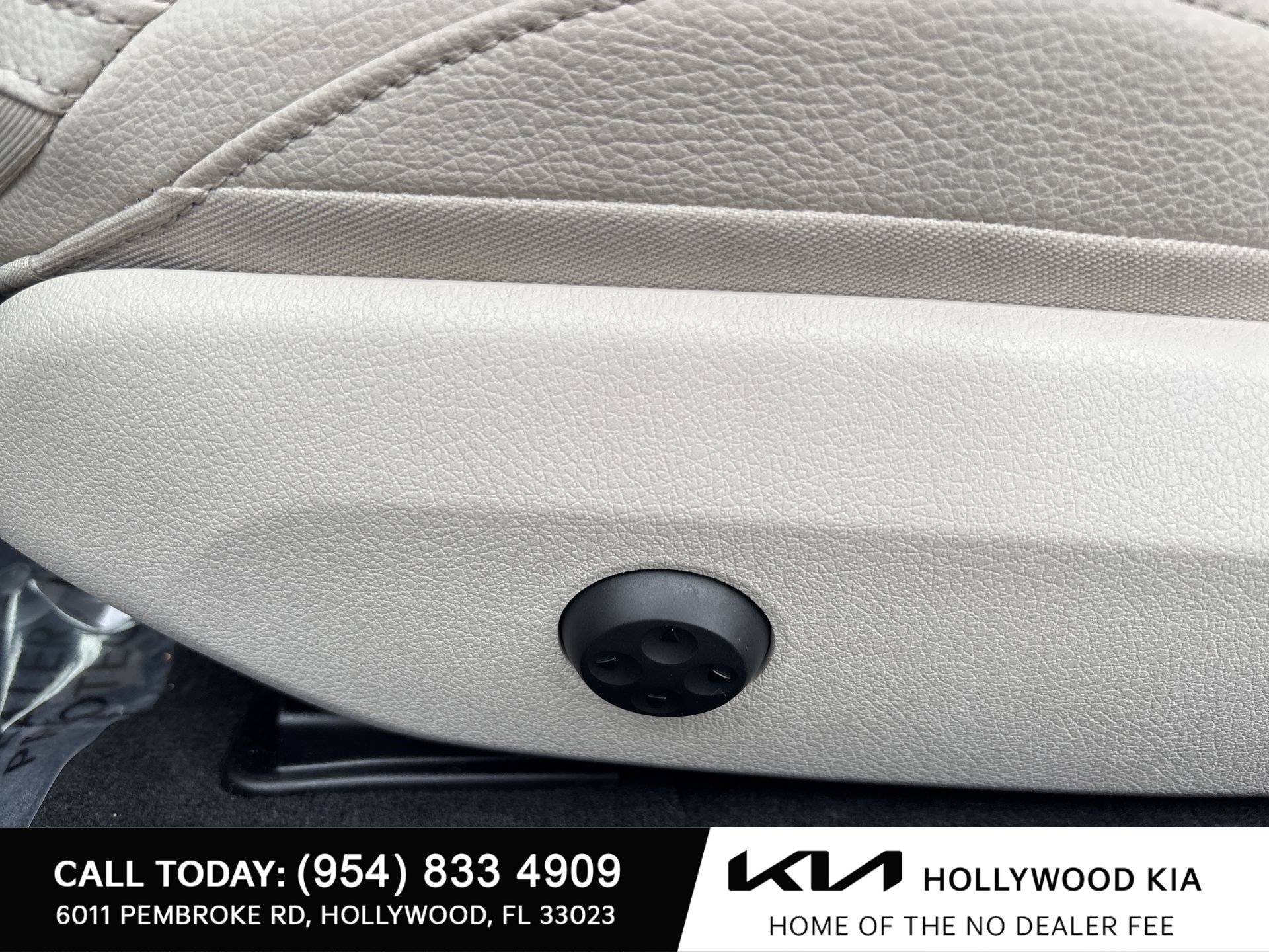 Used 2024 Mercedes-Benz CLE 300 4MATIC Coupe image 14