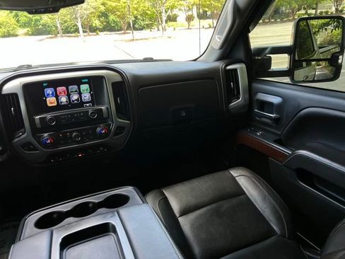 Used 2018 GMC Sierra 2500 SLT w/ Duramax Plus Package AWD/4WD image 25